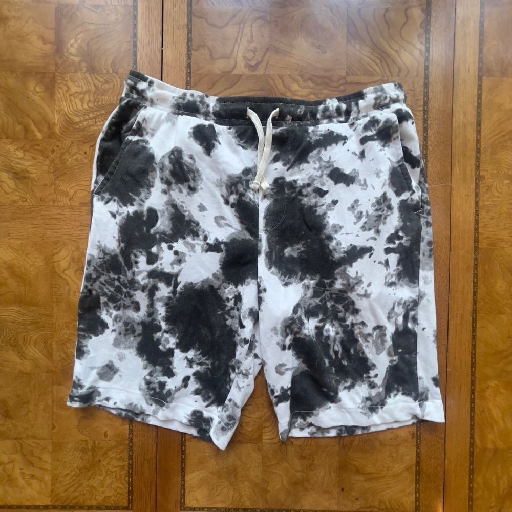 Black & White Spot Sweat pant Shorts! Pockets & tie waist!